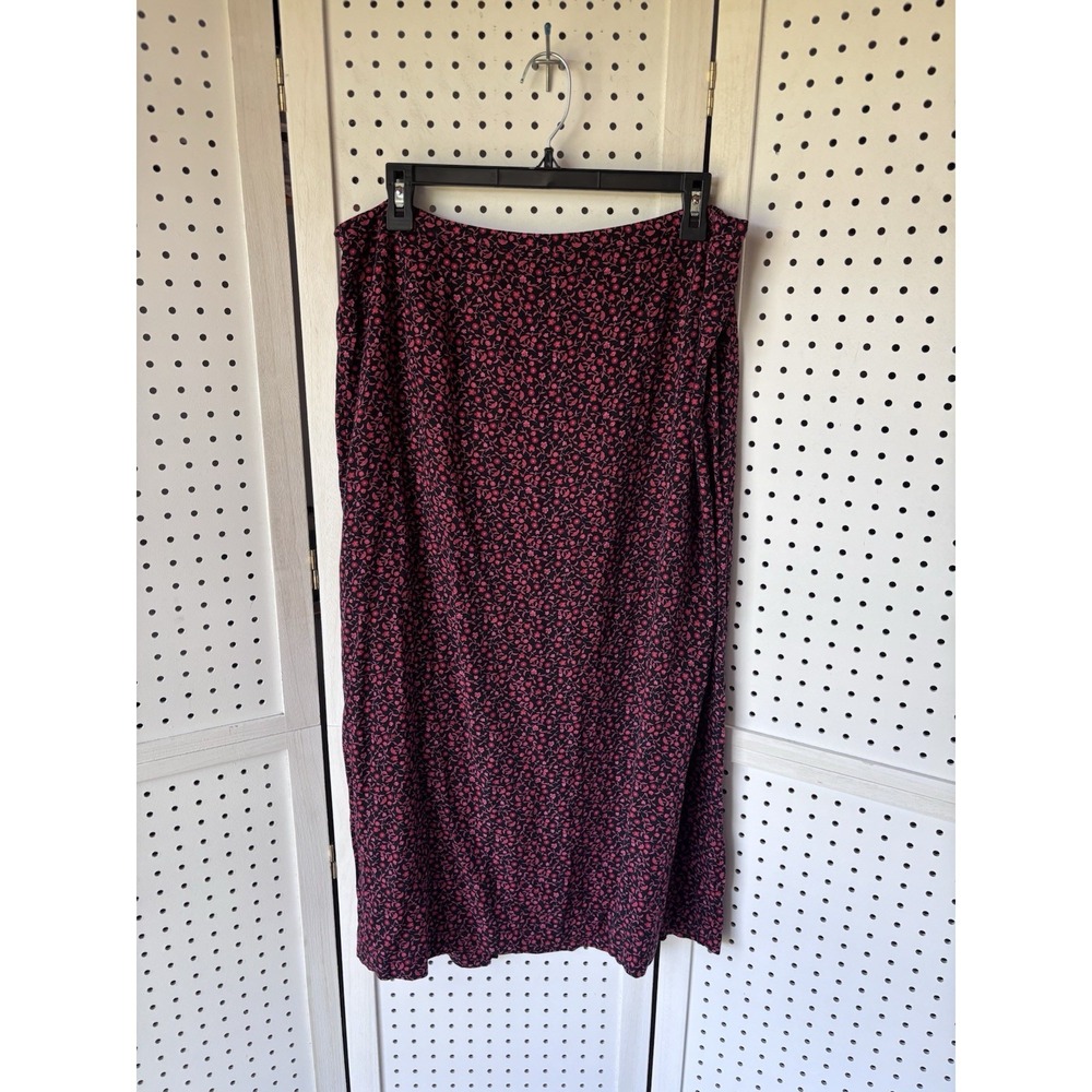 CJ‎ BANKS Women's 1X Red Black Floral Pull On Midi Skirt Rayon Back Slit